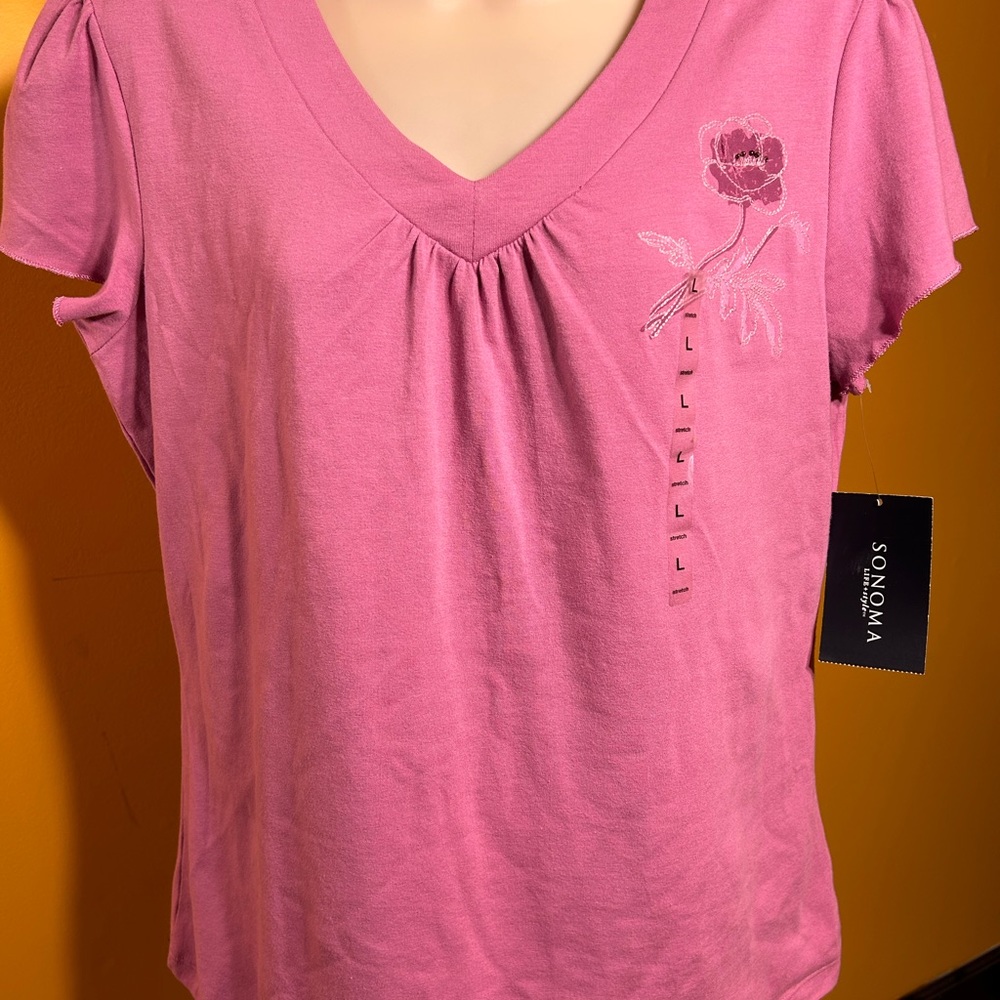 New women's T-shirt Sonoma brand.Size L.96% cotton ,4% spandex. $25.